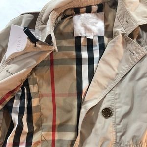 Girl's Burberry Trenchcoat
